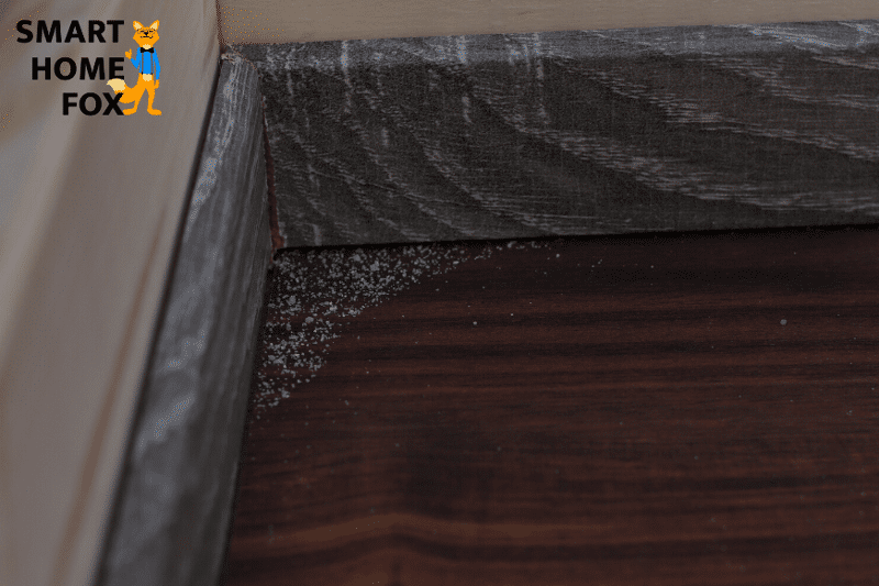 Etwas schmutz bleibt bei der Eckenreinigung durch den Medion md 18861 in der Ecke liegen